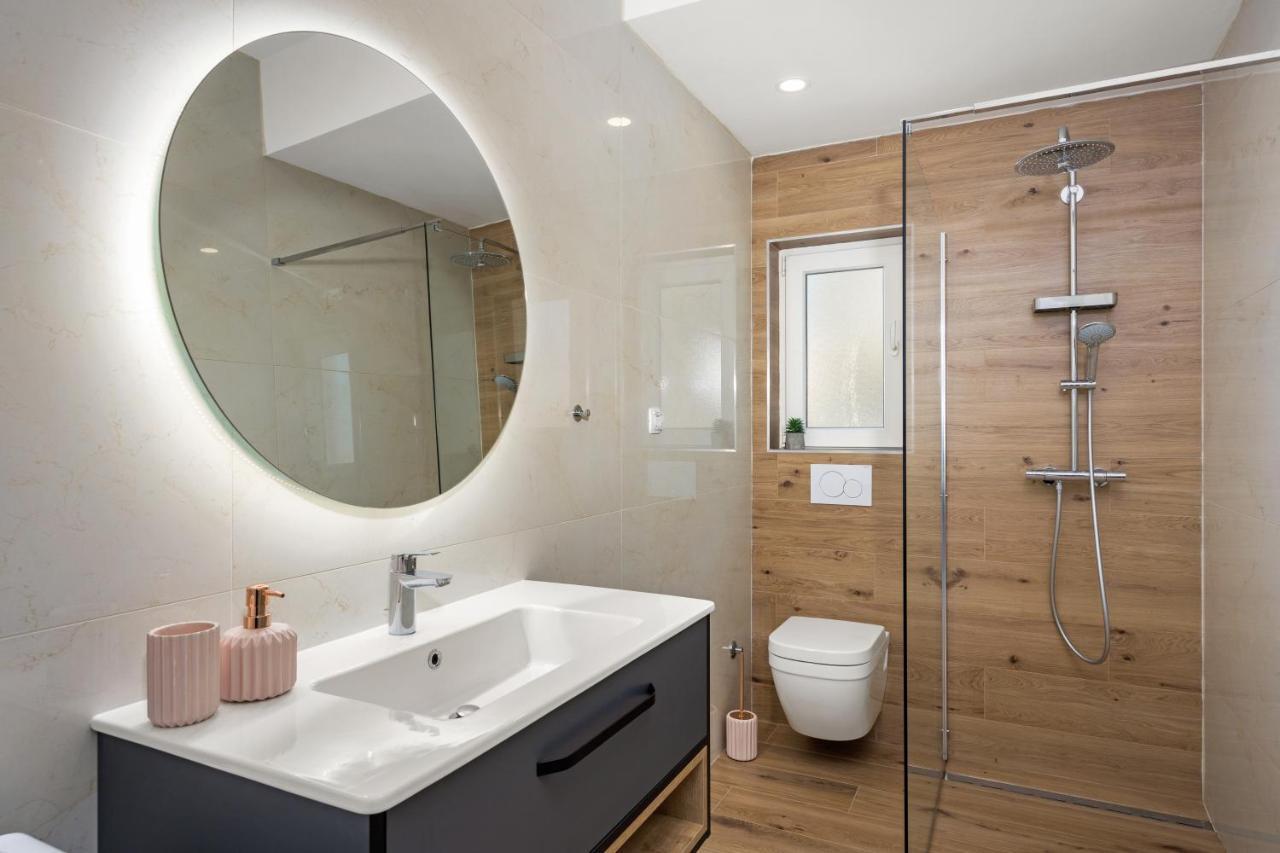 Luxury Apartments Lotus&Lovor พูลา ภายนอก รูปภาพ