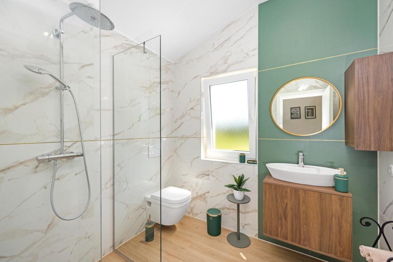 Luxury Apartments Lotus&Lovor พูลา ภายนอก รูปภาพ